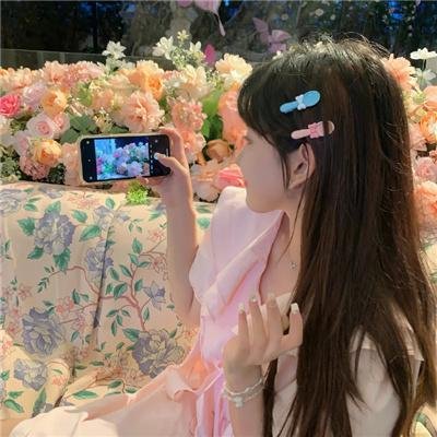 红妆问佳人